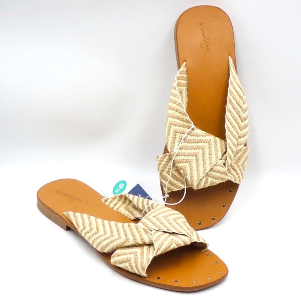 Universal Thread Sandals Womens Size 9.5 Tan Chevron Slip On Open Toe